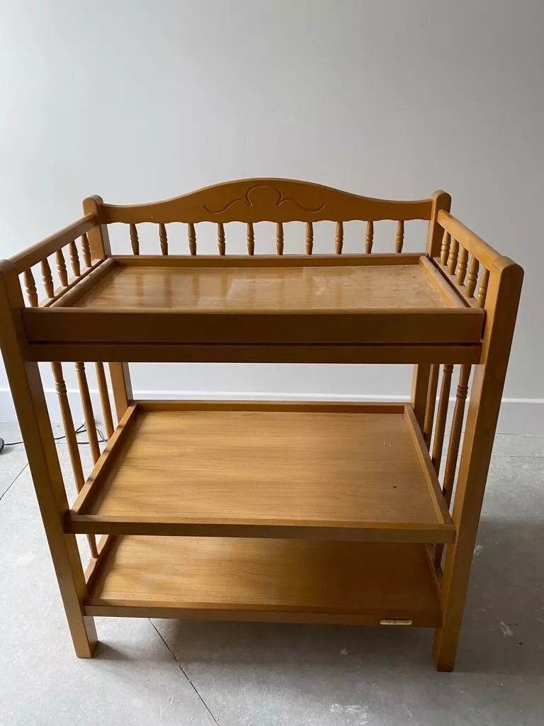 Baby changing unit second clearance hand