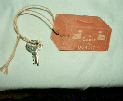 Unique Find Vintage TOWNE Suitcase PRICE TAG & KEY tied to TAG Store & Price inc
