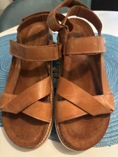 Taos sideways women in caramel leather with white sleaze 8