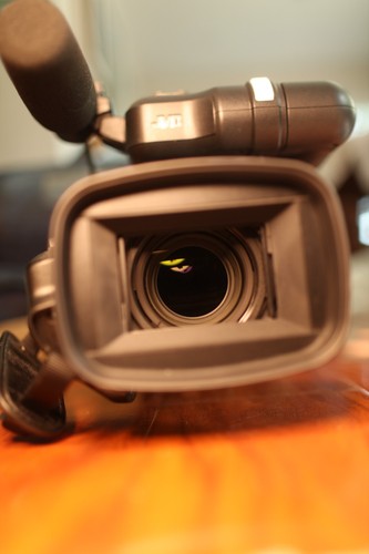 Cámara de transmisión JVC GY-HM850U ProHD con lente Fujinon 4-82 mm 20x + placa QRT, bolsa - Imagen 12 de 15