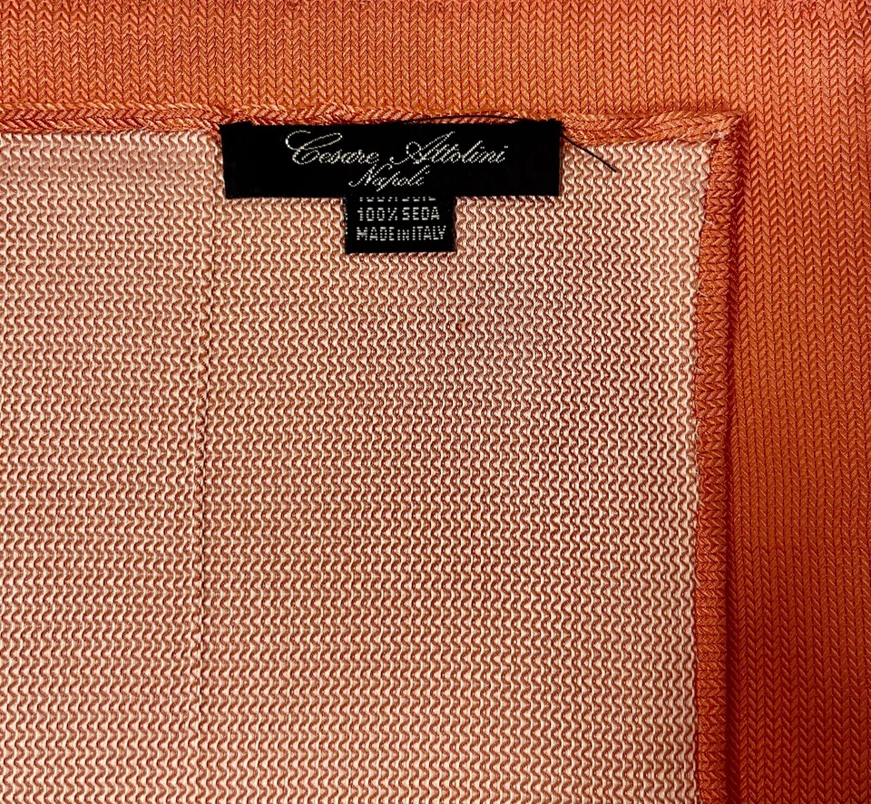 Novo CESARE ATTOLINI NAPOLI Laranja Claro Estampa de Seda Bolso Quadrado - Imagem 2 de 2