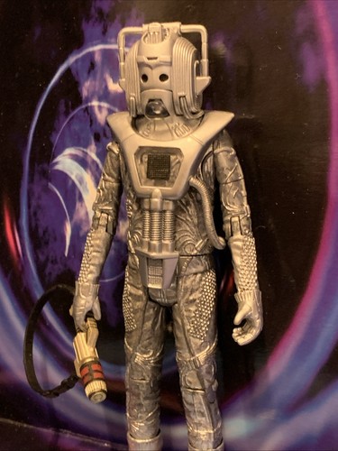 DOCTOR WHO Figure Cyberman Earthshock - With Blaster Accessory - Picture 14 of 17
