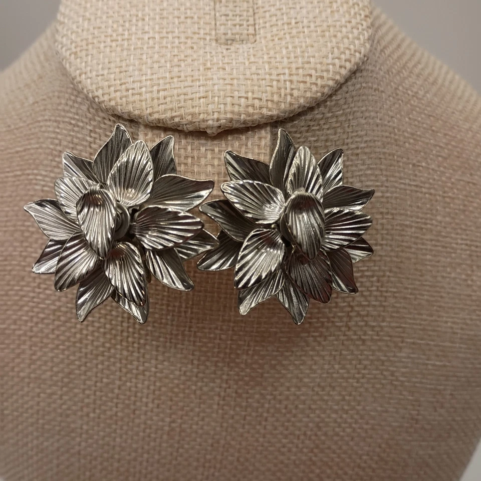 Vintage Flower Earrings Silver Tone Clip On Statement Signed STAR - Image 2 of 4
