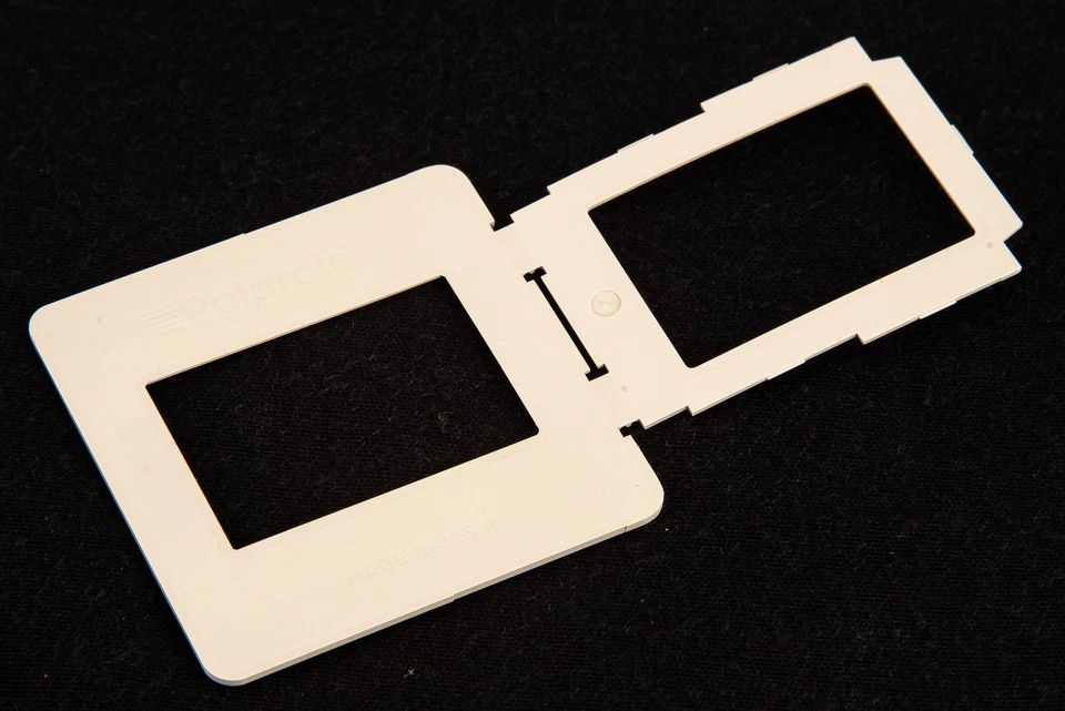 Polaroid 35mm 2x2'' Plastic Slide Mounts Caches Snap-Together 100 Count NEW V20 - Image 3 of 4