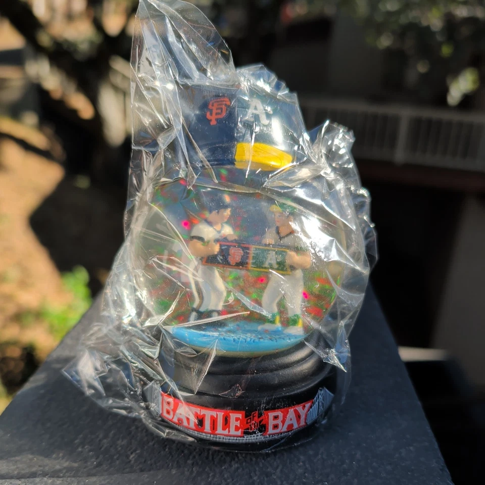 NUEVO Globo de Nieve Batalla de la Bahía de los Gigantes de San Francisco 15/07/2018 SGA Oakland A's Foto 3 de 3