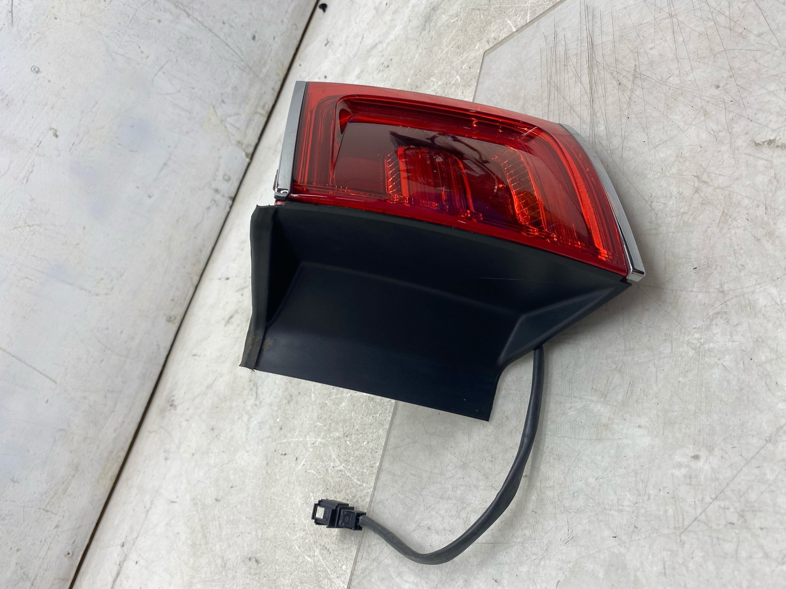 2015-2020 BENTLEY BENTAYGA OEM RH REAR RIGHT PANEL LED TAILLIGHT LAMP 36A945096J
