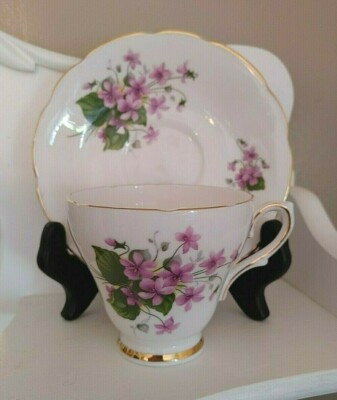 Sutherland Bone China Devon Violets Teacup & Saucer England Gold Trim EUC