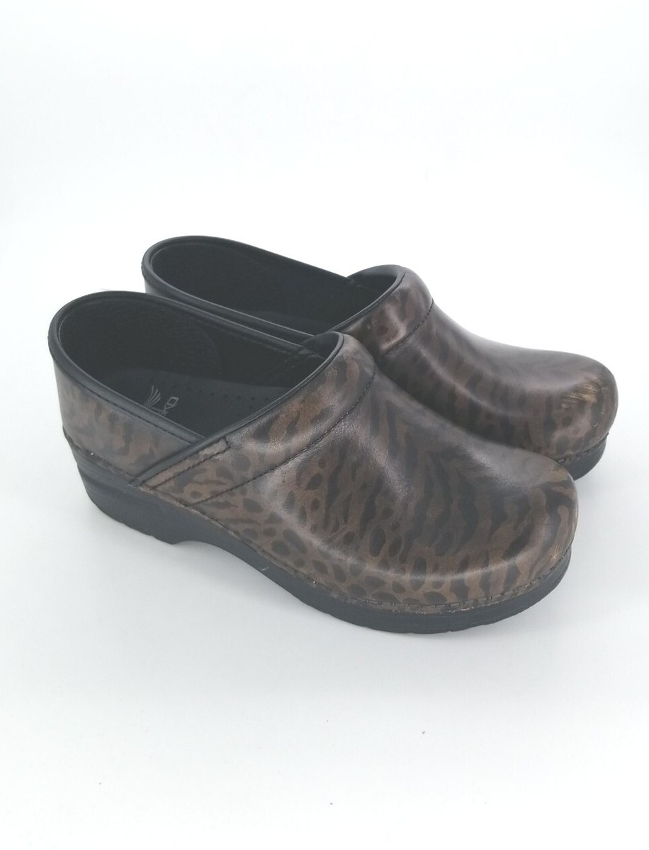3257 Dansko Womens Zebra Brush Off Brown Clog Size 38 EU 7.5
