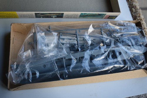 Revell 720 series Heavy Cruiser Prinz Eugen Vintage 1967 unopened kit - Picture 3 of 3