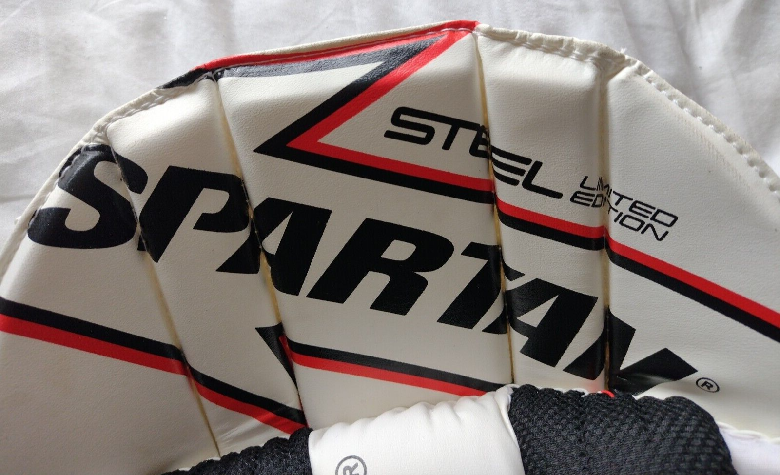 Spartan Steel LE SIZE YOUTH Wicket Keepers Pads RRP £59.99 would fit