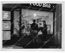 o20654 1941 orig photo Peter Moore & friend watch people eat film 49th Parallel