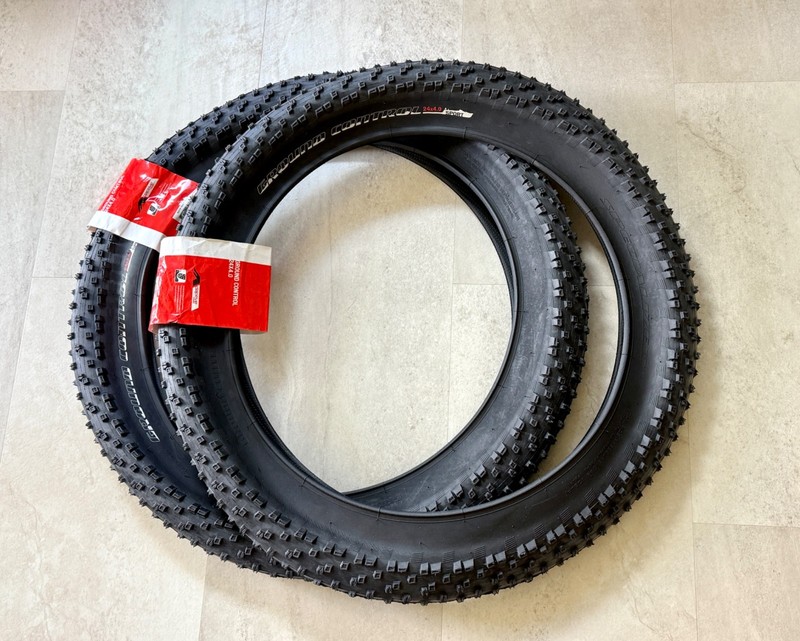 24 x 4" SPECIALIZED Ground Control Fat Bike tires (4 tires)