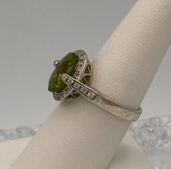Paul Deasy's ss/rhodium oval peridot and white sapphire women's ring size 8 - Image 4 of 4