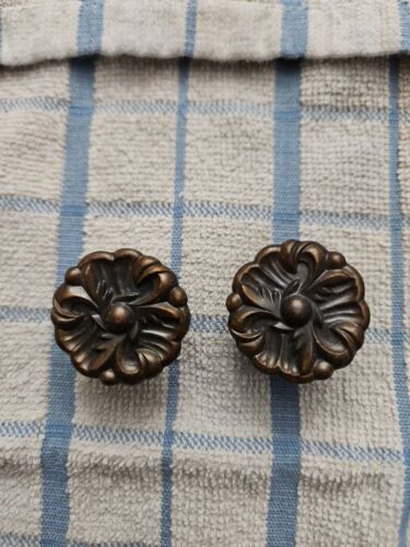 VTG French Provincial Drawer Pulls Knobs 1960 Antique Brass Look Lot Of 2 - Afbeelding 1 van 3