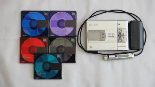 Sony MZ-R50 MiniDisc Recorder wth 5 Minidiscs