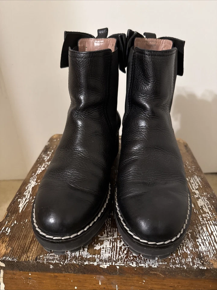 Botas Chelsea femininas RED Valentino com detalhes em arco - Imagem 3 de 4