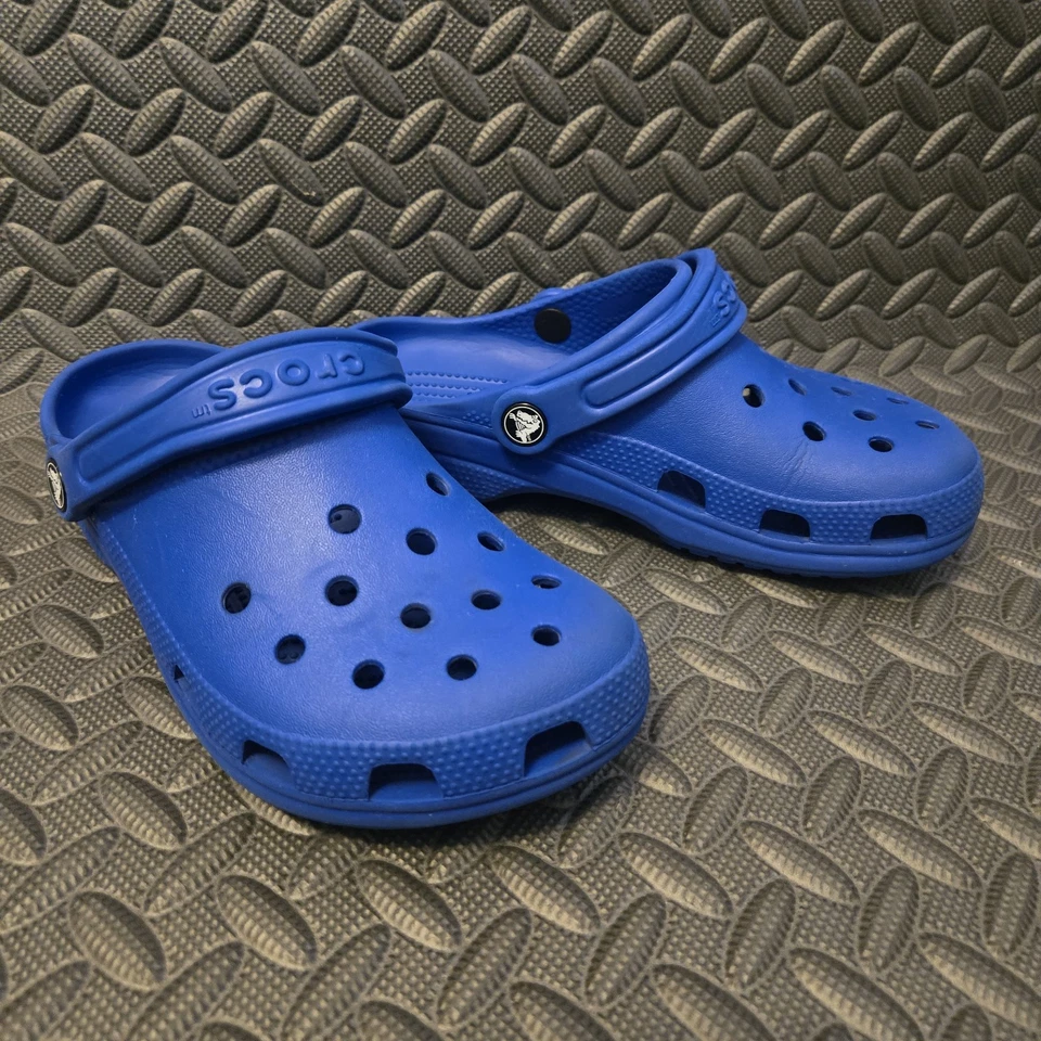 Zuecos clásicos Crocs para niños talla J4 azules - usados - limpios y desinfectados Foto 2 de 4