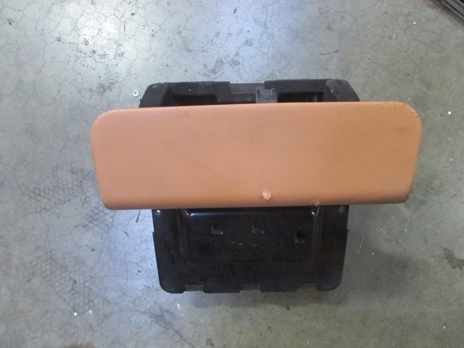 Maserati Spyder, Rear Glove Box, Cuoio, Used, P/N 66720224