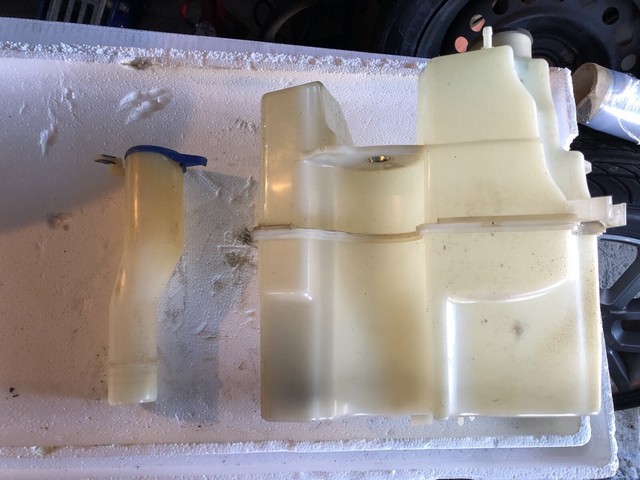Fill washer fluid volvo