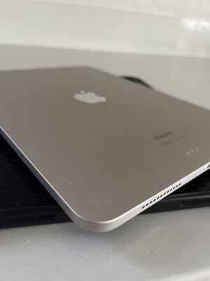 Apple iPad Air  WITH Apple Pencil