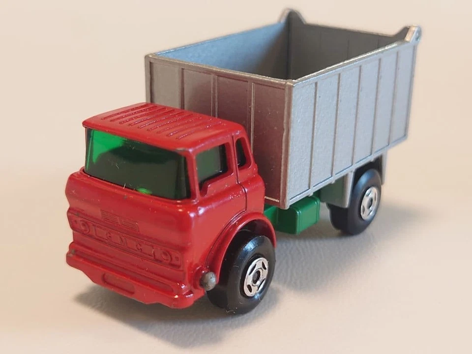 MATCHBOX G M C Tipper Truck No 26 Model Toy Car Collectible Vintage - Image 2 of 4
