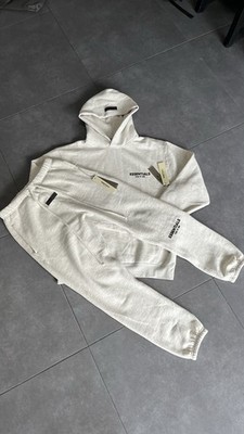 essentials tracksuit- Maat M