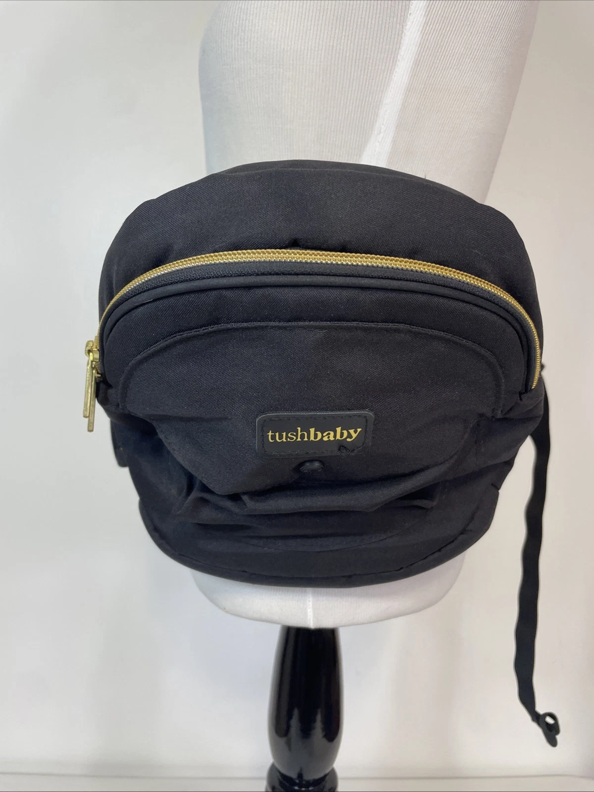Tushbaby Hip Seat Black Waist Baby Carrier w/ Storage Pockets Bottle Holder