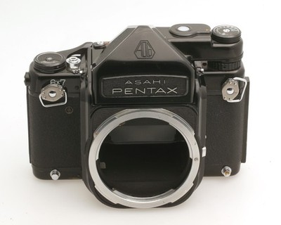 Asahi Pentax 6x7 Mittelformatkamera mit Prismensucher