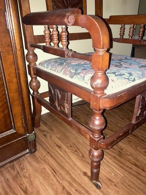 Silla de salón antigua Eastlake Victorian tallada Foto 3 de 4