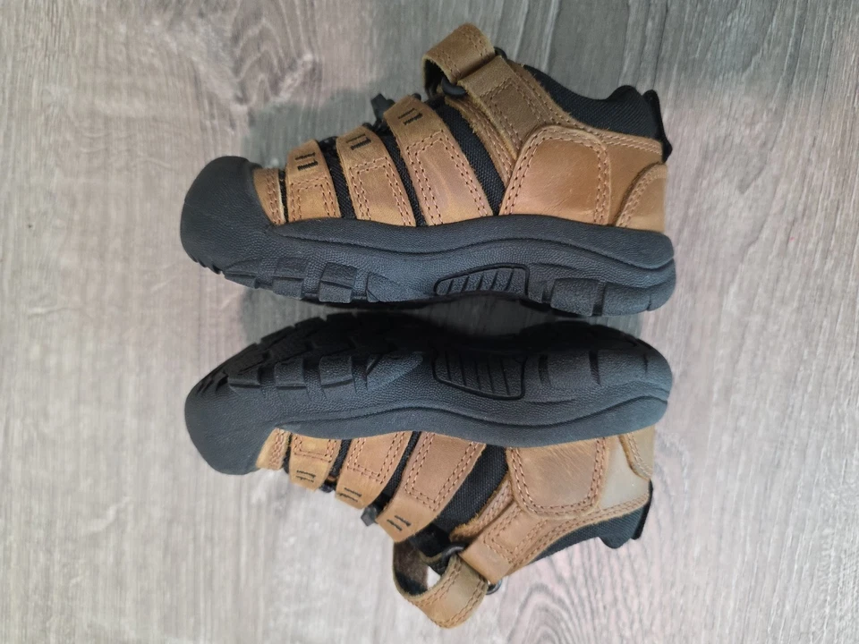 Keen Kids Newport Unisex Zapato Talla 8 Impermeable Senderismo Sandalia Marrón Negro Foto 4 de 4