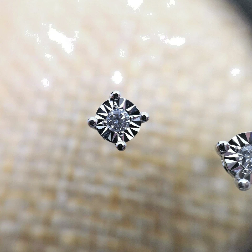 Pendiente de oro blanco macizo de 14k de 4 mm con diamante natural de 0,07 quilates, regalo para ella Foto 2 de 4