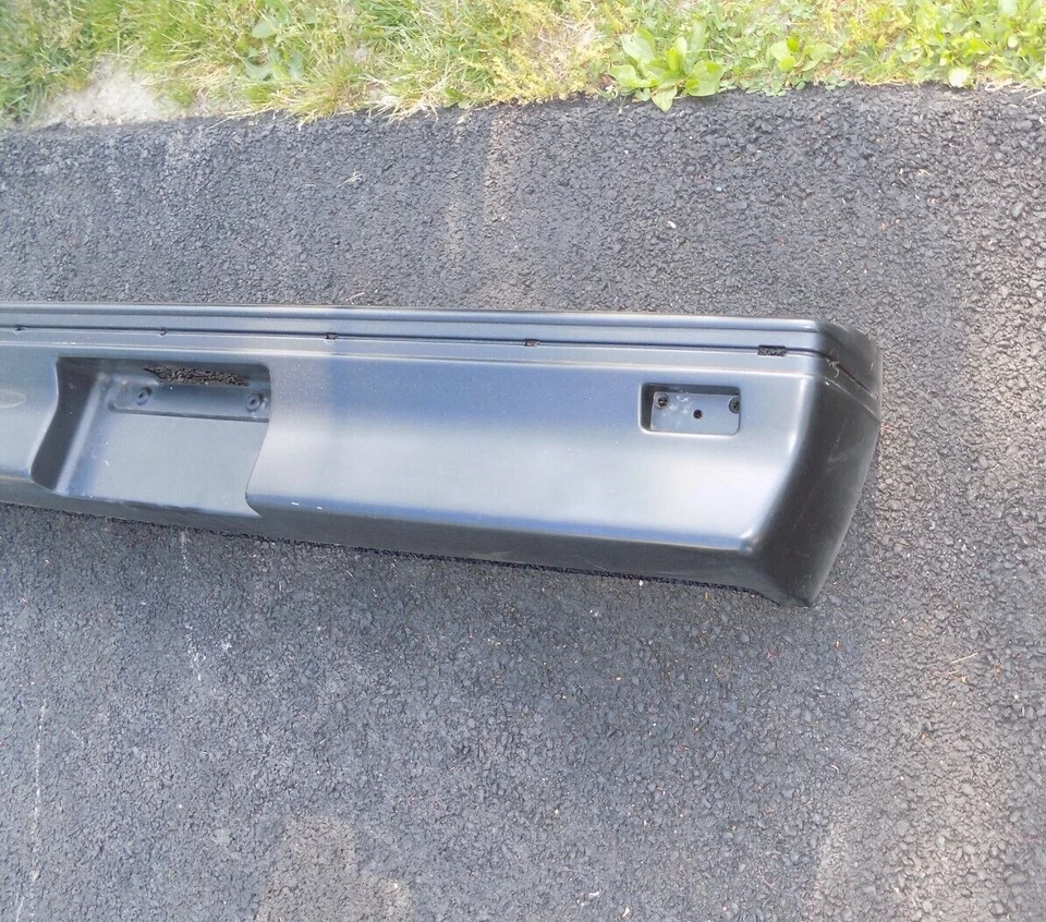 CUBIERTA PARACHOQUES TRASERO NUEVO GM 1982 1983 PONTIAC J2000 J 2000 11011149 Foto 3 de 4