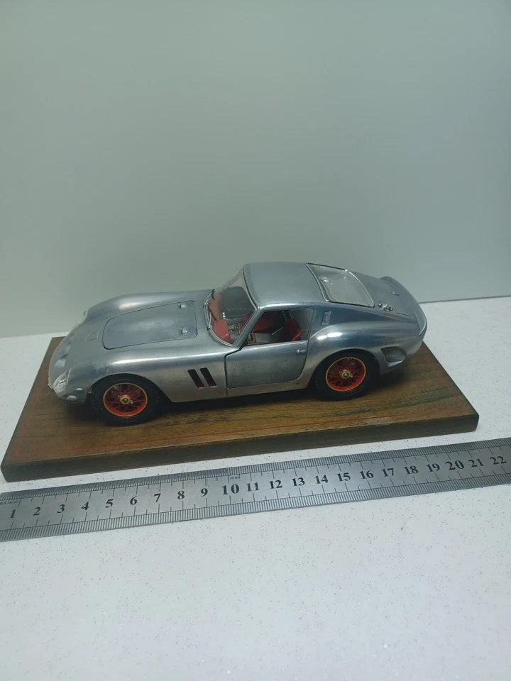 Ferrari 1/24 Burago 250 GTO 1962 Grise Intérieur Et Jantes Rouges - Photo 3/4