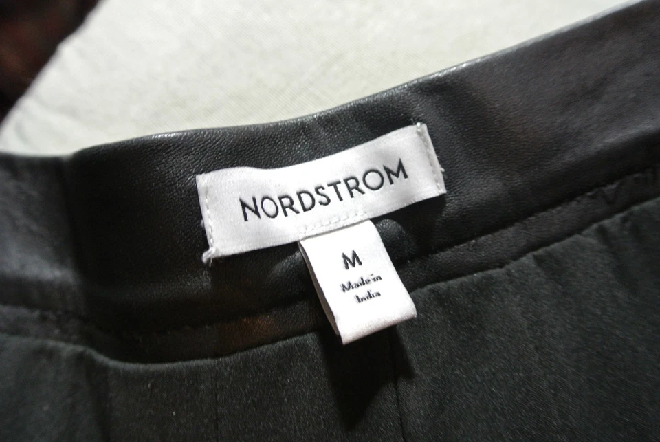 NEW, Nordstrom Pleated Leather Skirt in Black Size M - Image 4 of 4