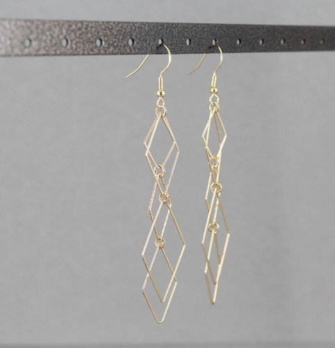 Gold chandelier earrings dangle pendant wiggly flowy 3.5" long Very Liteweight - Picture 6 of 9