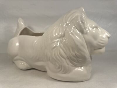 Vintage 1960 s Large White Ceramic Lion Planter Marked 126 USA 15'' long