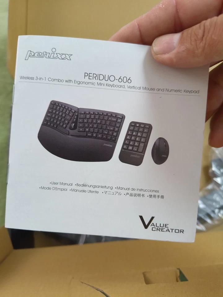 Perixx PERIDUO-606 Wireless 3-in-1 Ergonomic Mini Keyboard Vertical Mouse Combo - Image 2 of 4