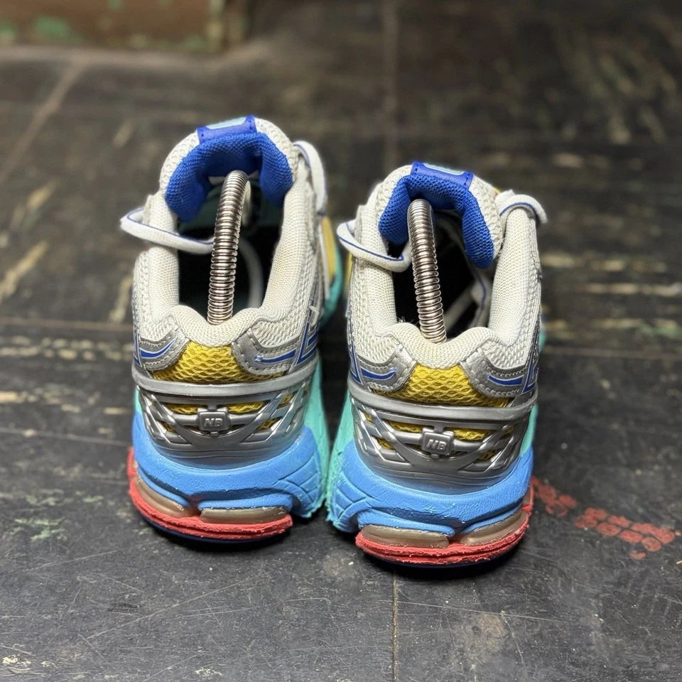 Tênis New Balance 1906 DTLR Moon Sign tamanho 2Y infantil corrida limpo OG (PC1906MS) - Imagem 4 de 4