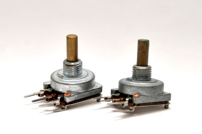 2x Vintage Potentiometer / Poti / Trimmer, 100 Ohm lin., 4mm Achse, Audio, NOS