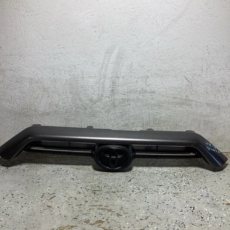 2015-2019 TOYOTA 4RUNNER UPPER GRILLE Used Oem 53116-35050