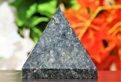 5.5LB 130MM Black Larvikite Stone Blue Flash Power Metaphysical Egyptian Pyramid - Picture 10 of 11