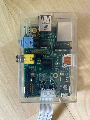 Raspberry Pi 1 Model B Einplatinencomputer im Gehäuse mit HDMI, USB, LAN, GPIO