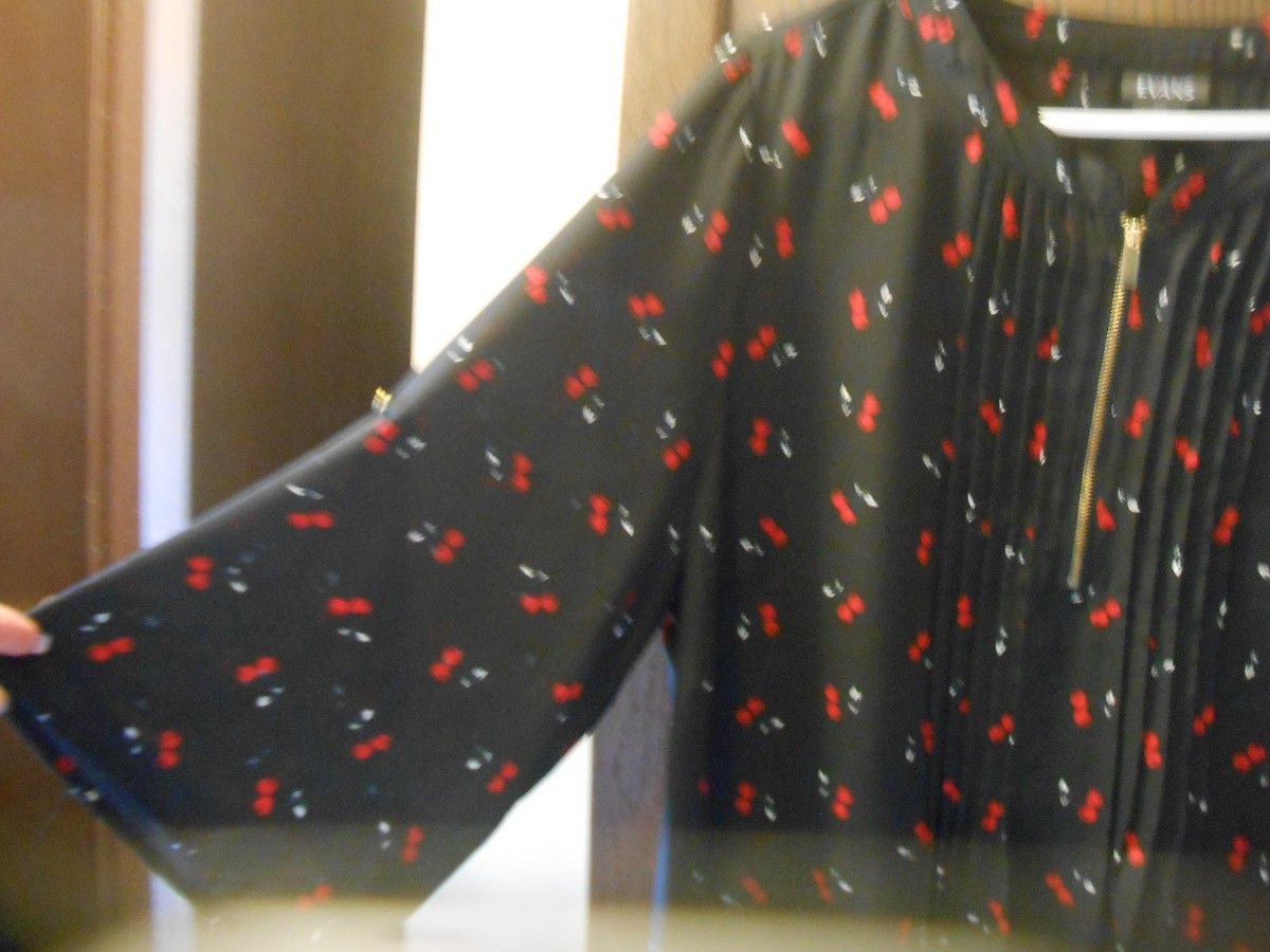 PLUS WOMEN'S EVANS 3/4 ROLL-UP SLEEVE BLACK CHERRY PRINT BLOUSE SIZE 20 View 3