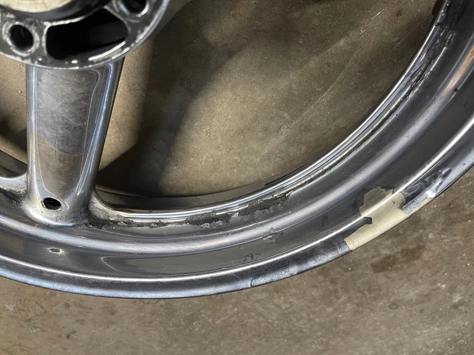 Llanta delantera Suzuki Hayabusa 1999-2007 gsx1300r 00 01 02 03 04 05 06 pelado Foto 3 de 4