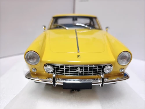 Matrix 1/18 Ferrari 250GT/E 2+2 1960 gelb - Bild 5 von 6