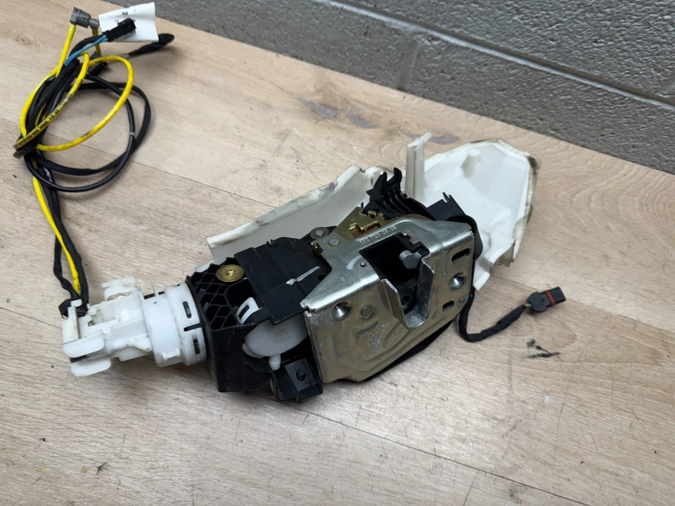 MERCEDES BENZ SL600 SL500 SL55 OEM RIGHT PASSENGER SIDE DOOR LOCK LATCH ACTUATOR - Image 2 of 4