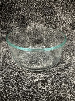 Pyrex 1 Qt/4 Cup Round Glass Storage Mixing Bowl-Listing is for 1 of 3 available