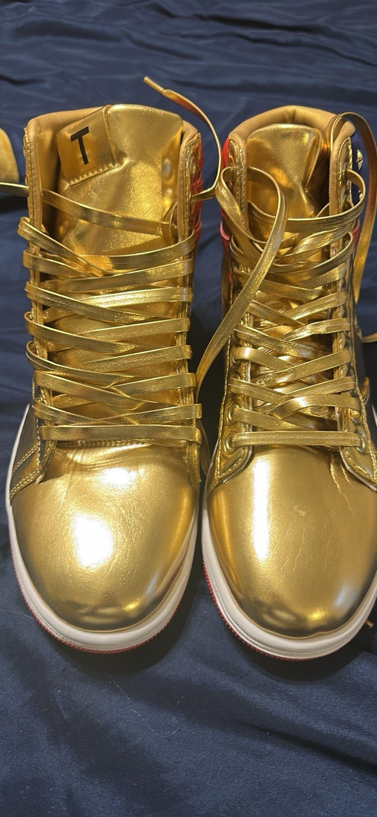 Trump Never Surrender Gold High top Size 8