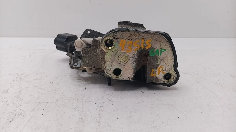 Actuador cerradura puerta conductor trasero izquierdo 1998 99 00 01 02 Toyota Corolla Foto 3 de 4