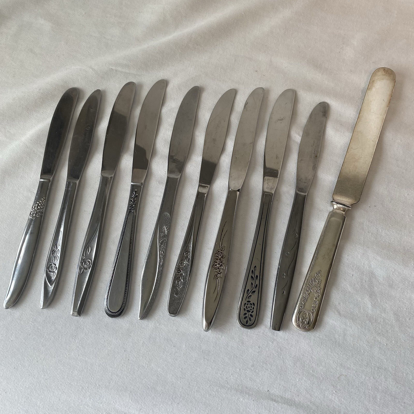 Mixed Lot 10 VTG Stainless Dinner Knives Floral MCM Mismatched Japan READ